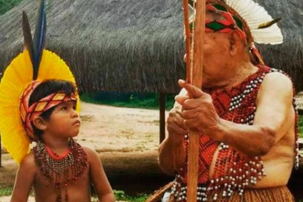 avo_e_neto_tupinikim_ocupacao_indigena_redes_sociais